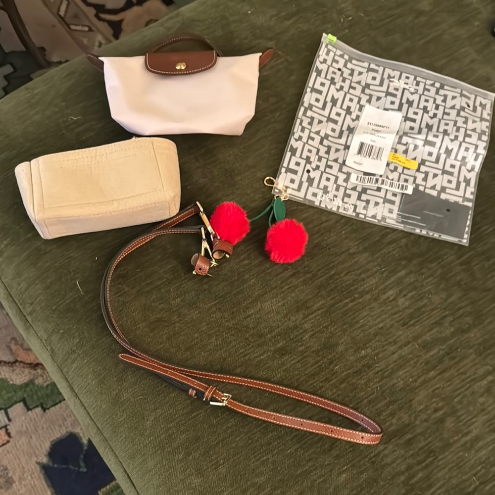 Longchamp Cream Cosmetic Bag Elegant Design paper color bundle!!
